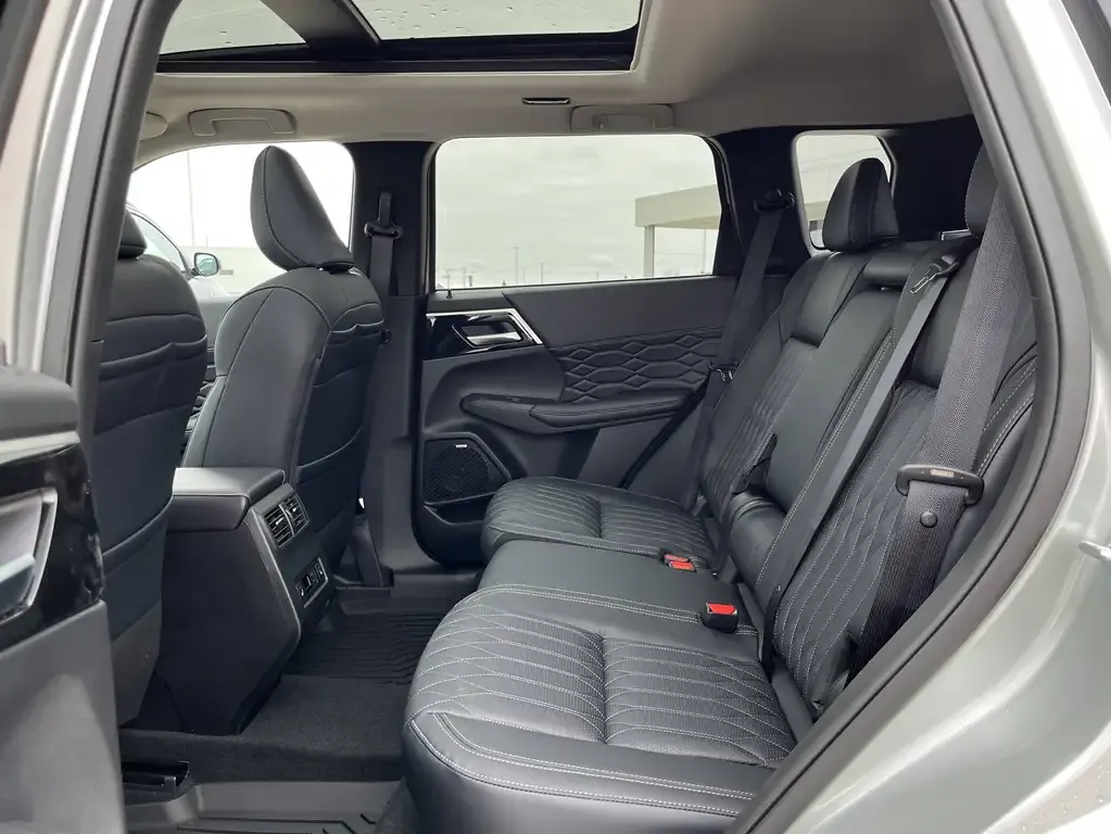 Mitsubishi Outlander 2026 photo 3