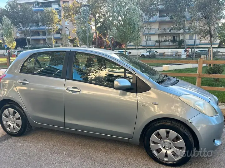 Toyota Yaris 2006 photo 2
