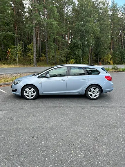 Opel Astra 2014 photo 2