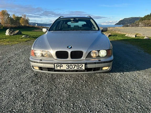 BMW 523I