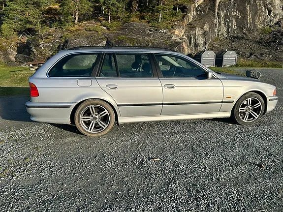 BMW 523I 1999 photo 2