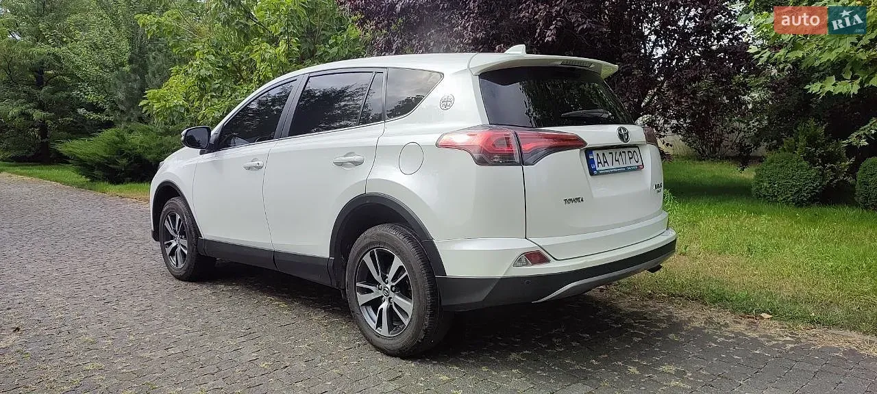 Toyota Rav4 2017 photo 3