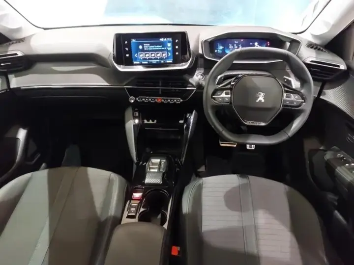 Peugeot 208 2023 photo 3