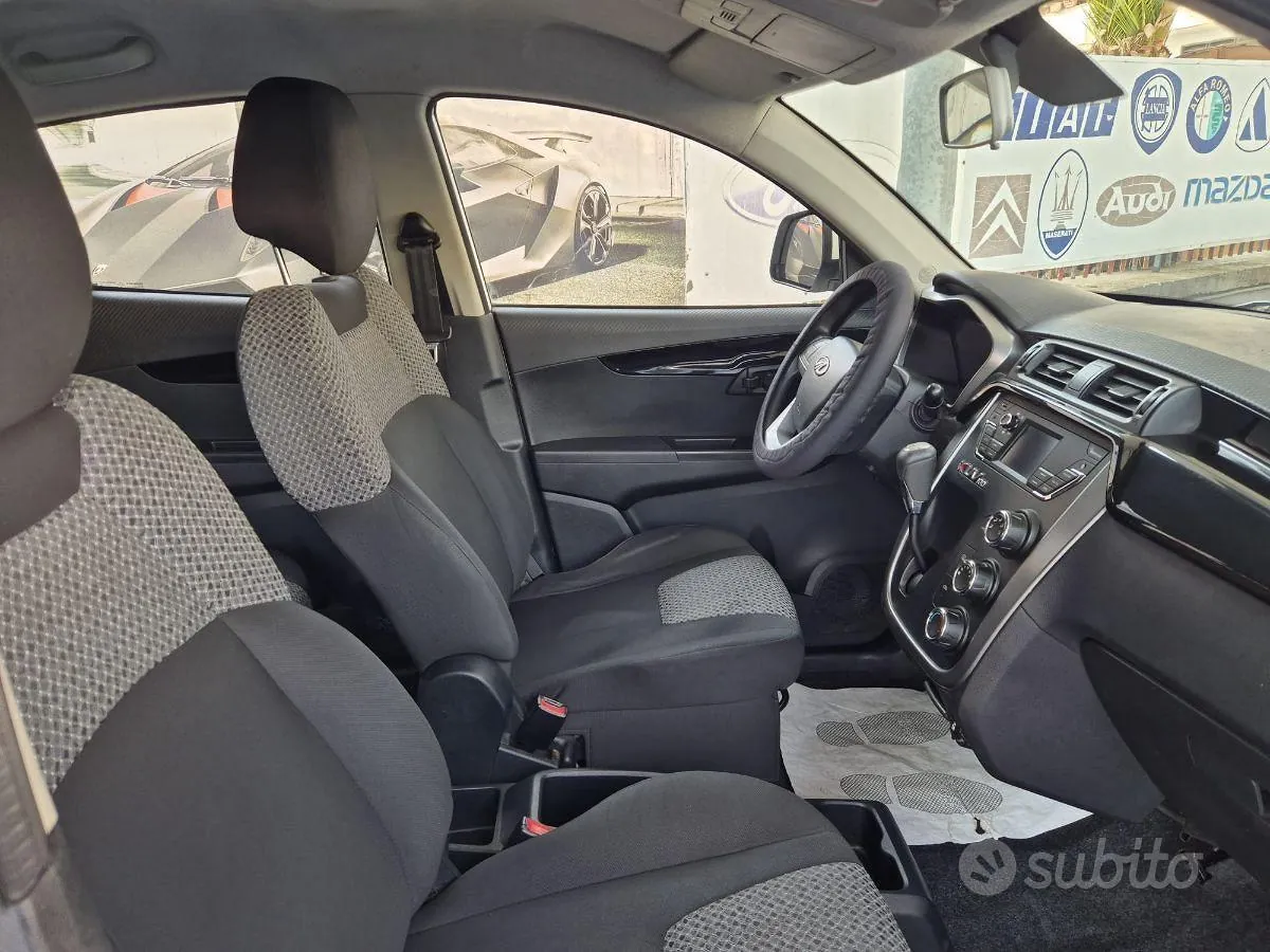 Mahindra Kuv100 2018 photo 2