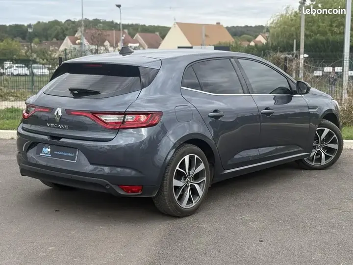 Renault Megane 2018 photo 2