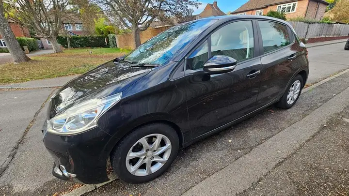 Peugeot 208 2014 photo 4