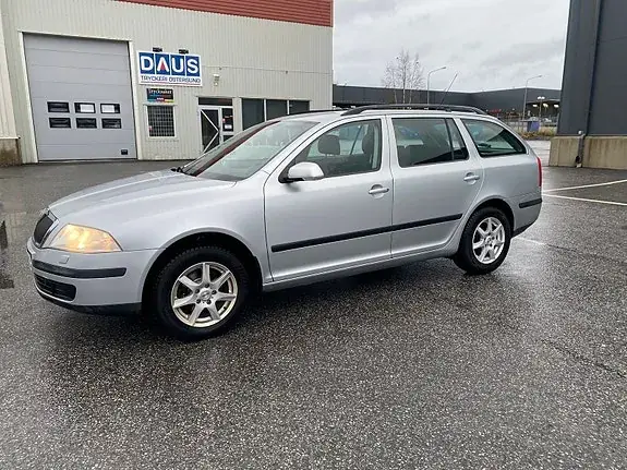 Skoda Octavia 2008 photo 2