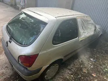 Ford Fiësta 2001 photo 4