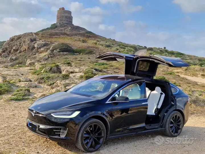 Tesla Model X 2020 photo 2