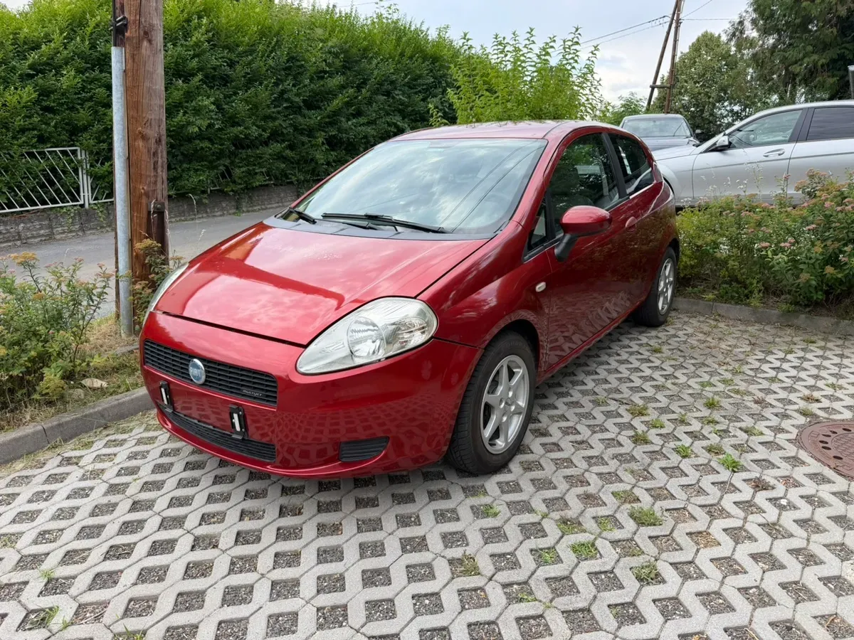 Fiat Grande Punto 2006 photo 2
