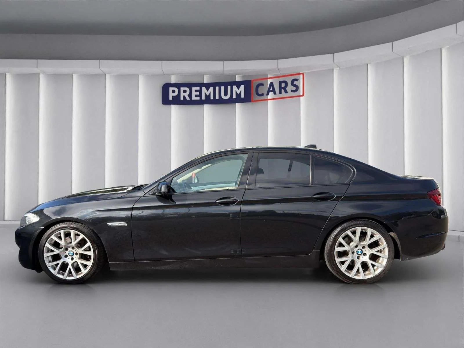 BMW 5 Series 2010 photo 2