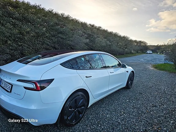 Tesla Model 3 2024 photo 4