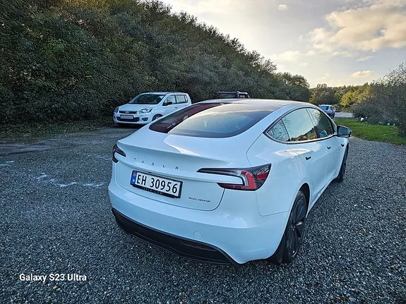 Tesla Model 3 2024 photo 3