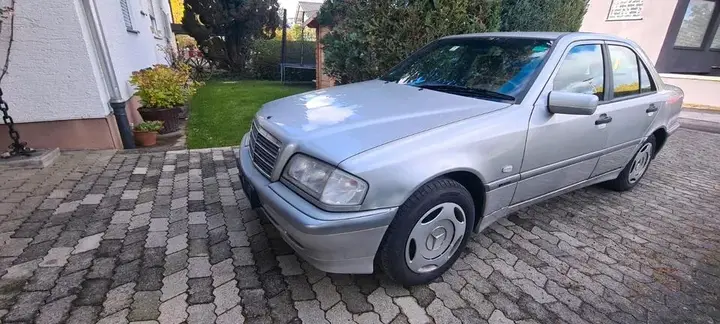 Mercedes-Benz C200