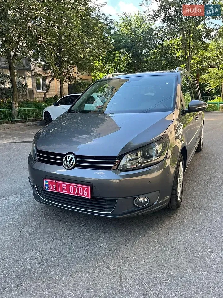 Volkswagen Touran 2010 photo 2