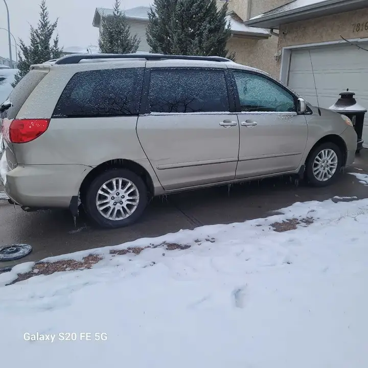 Toyota Sienna 2008 photo 2