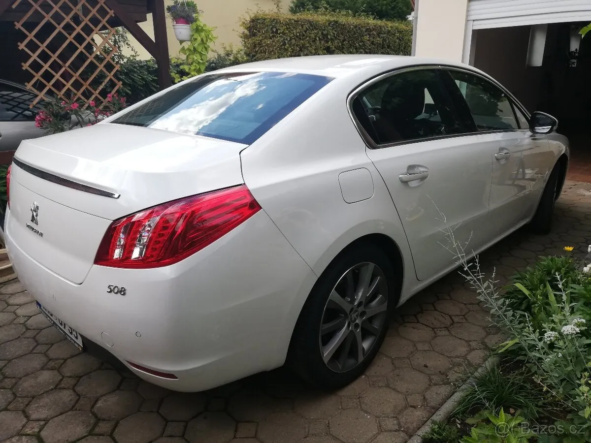 Peugeot 208 2012 photo 2