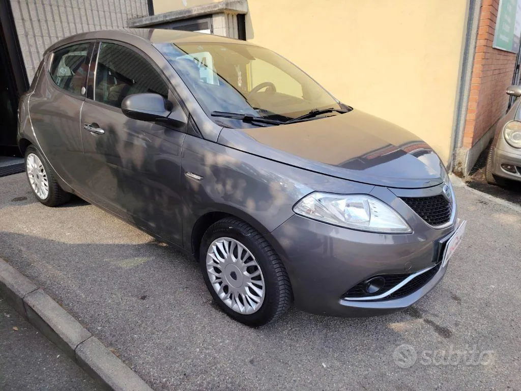 Lancia Ypsilon