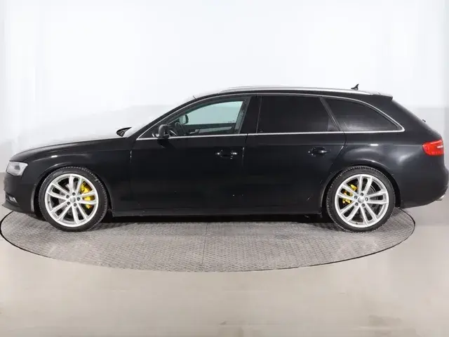 Audi A4 Avant 2012 photo 2