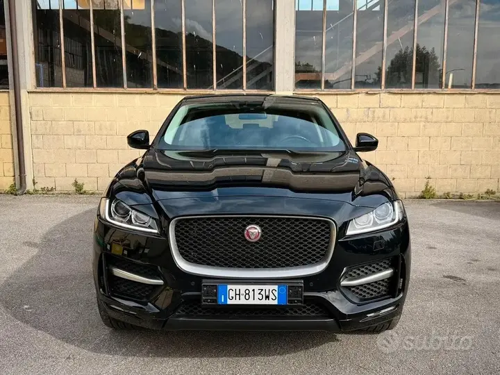 Jaguar F-Pace 2017 photo 2