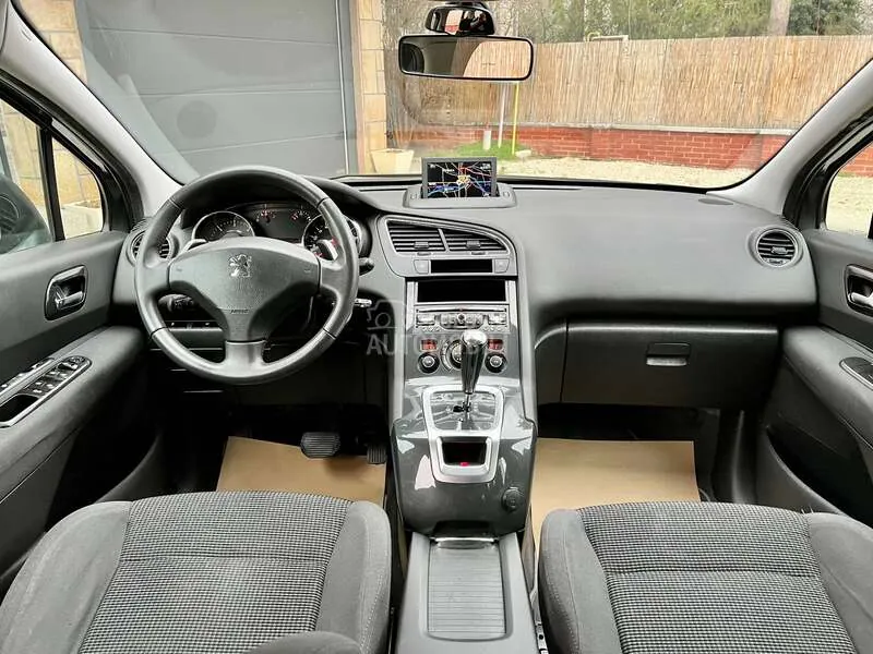 Peugeot 5008 2013 photo 2