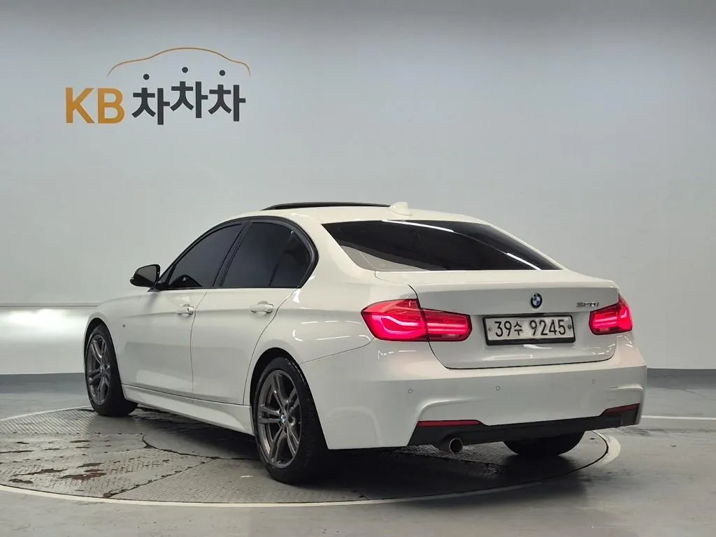 BMW 3 Series 2018 photo 2
