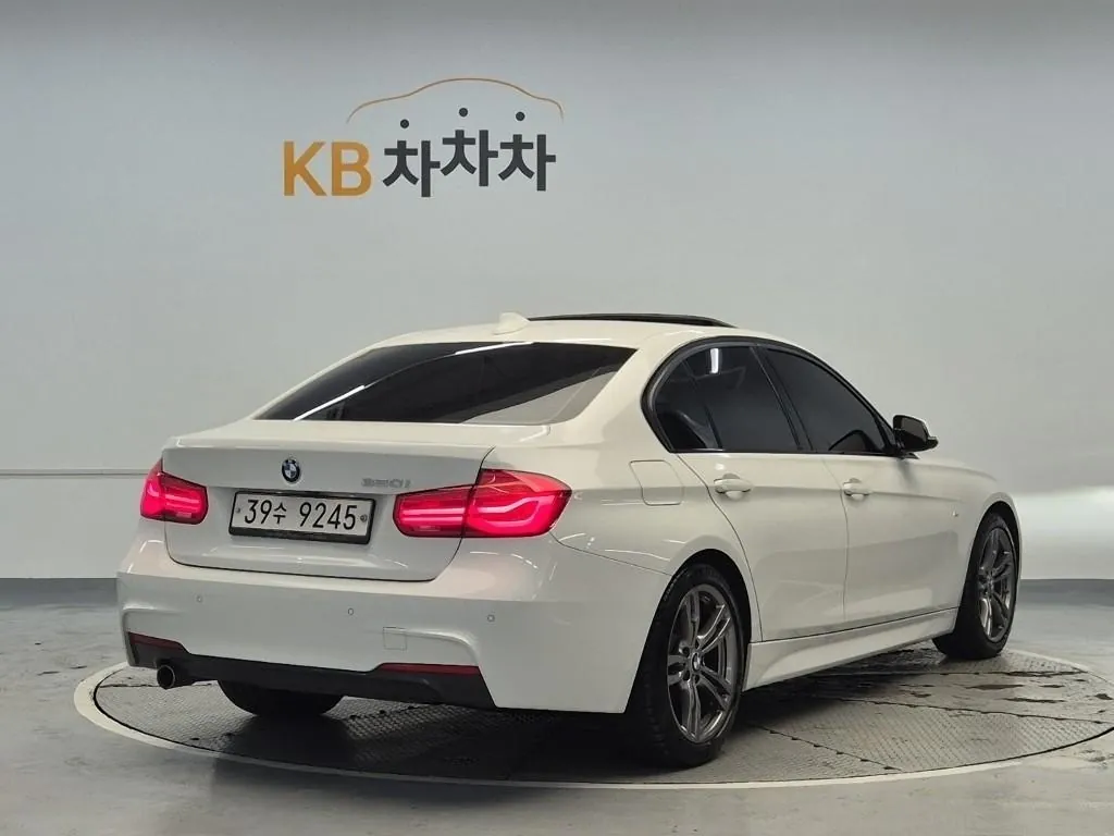 BMW 3 Series 2018 photo 3