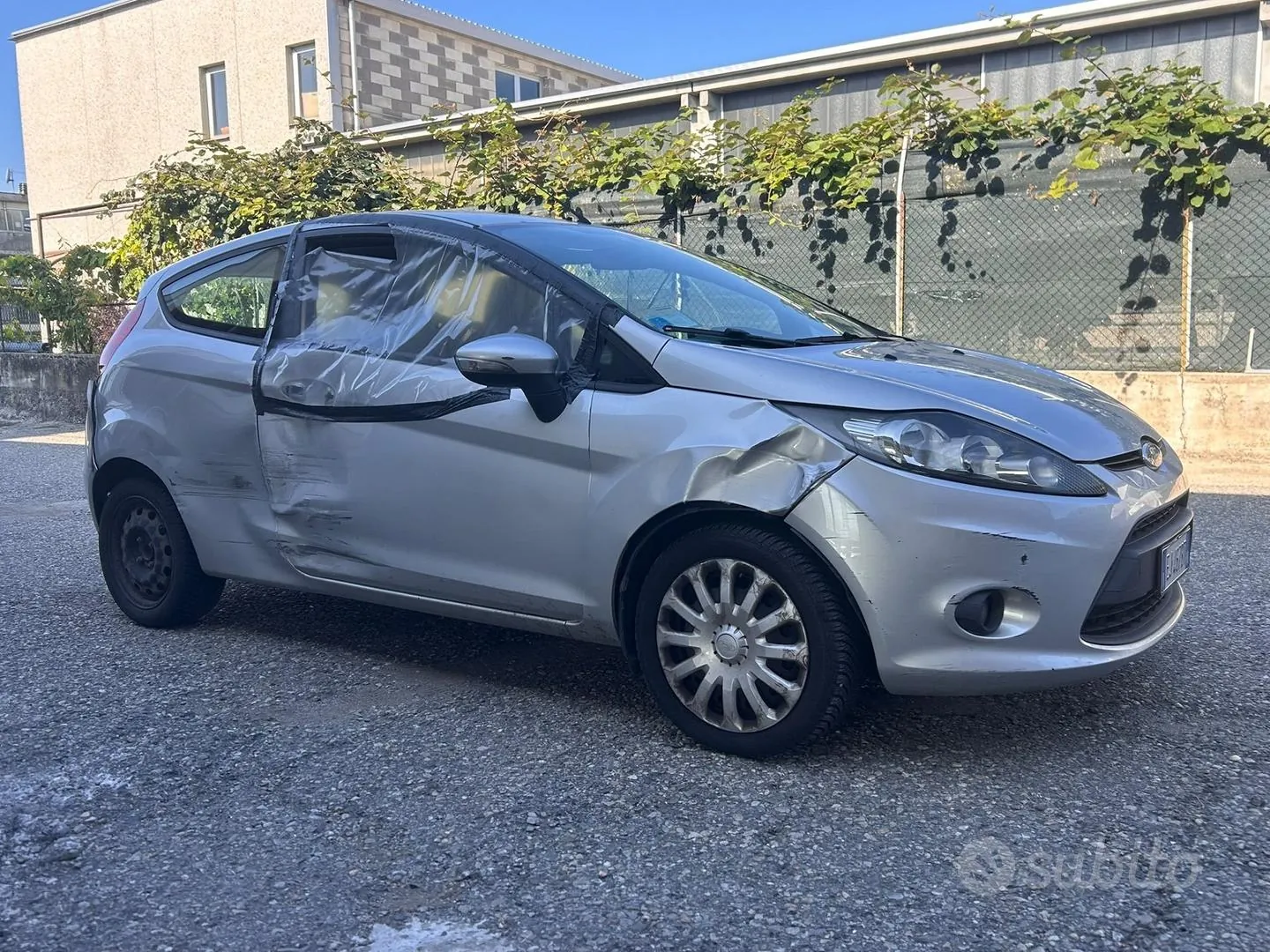 Ford Fiesta 2011 photo 2