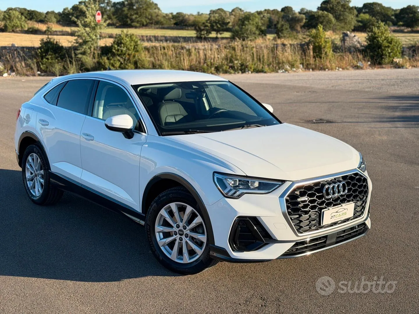 Audi Q3 2021 photo 2
