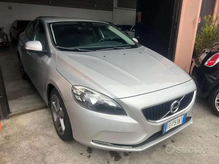 Volvo V40 2016 photo 2