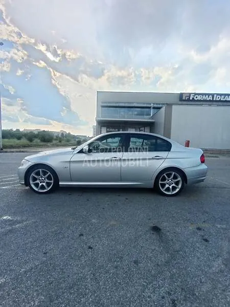 BMW 318 2009 photo 2