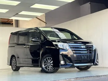 Toyota Noah 2016 photo 2