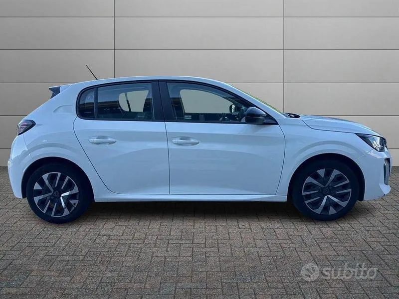 Peugeot 208 2024 photo 3
