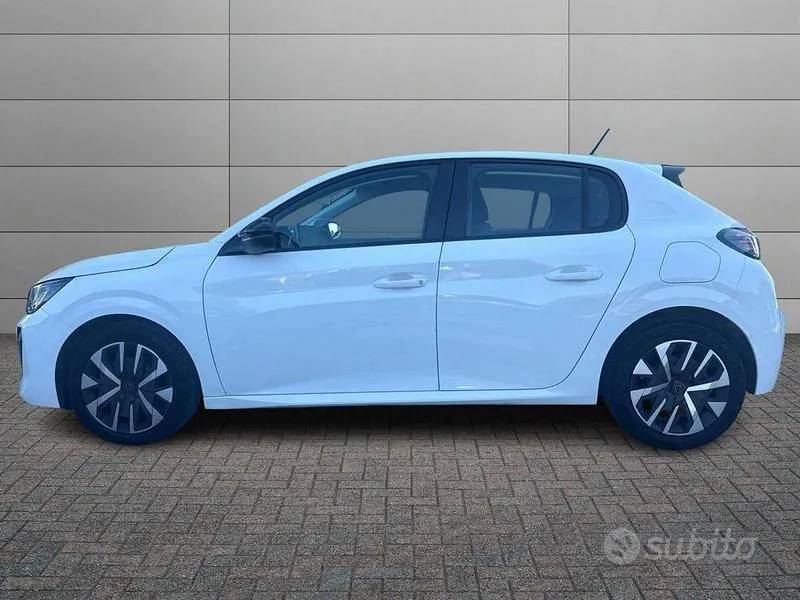 Peugeot 208 2024 photo 2