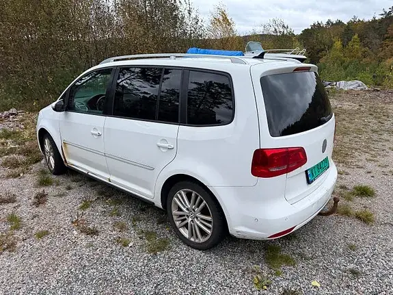 Volkswagen Touran 2012 photo 2