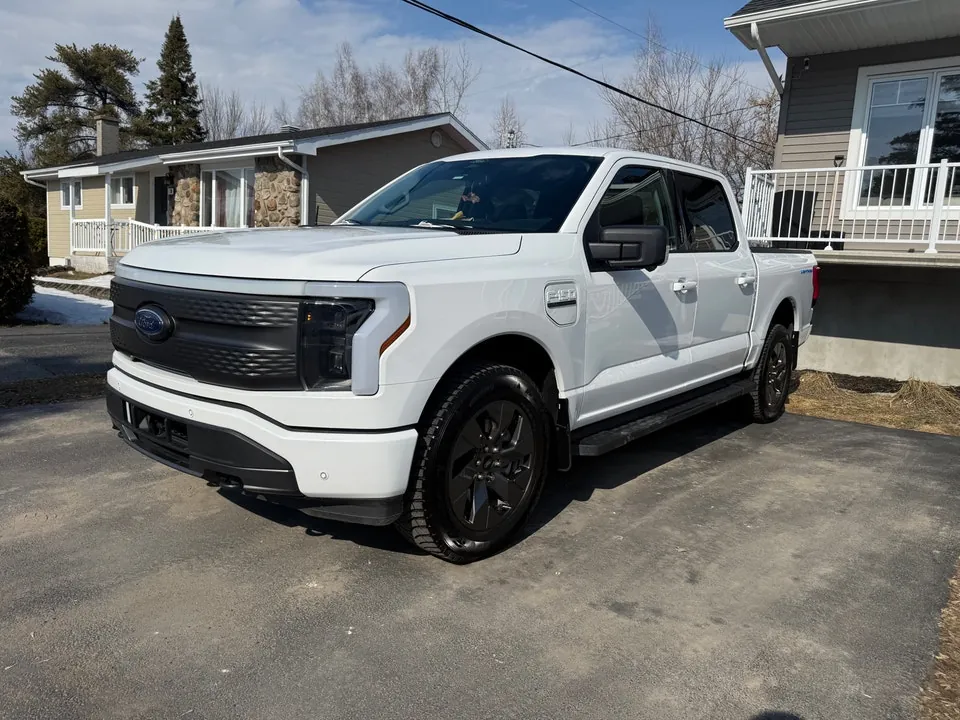 Ford Lightning 2022 photo 2