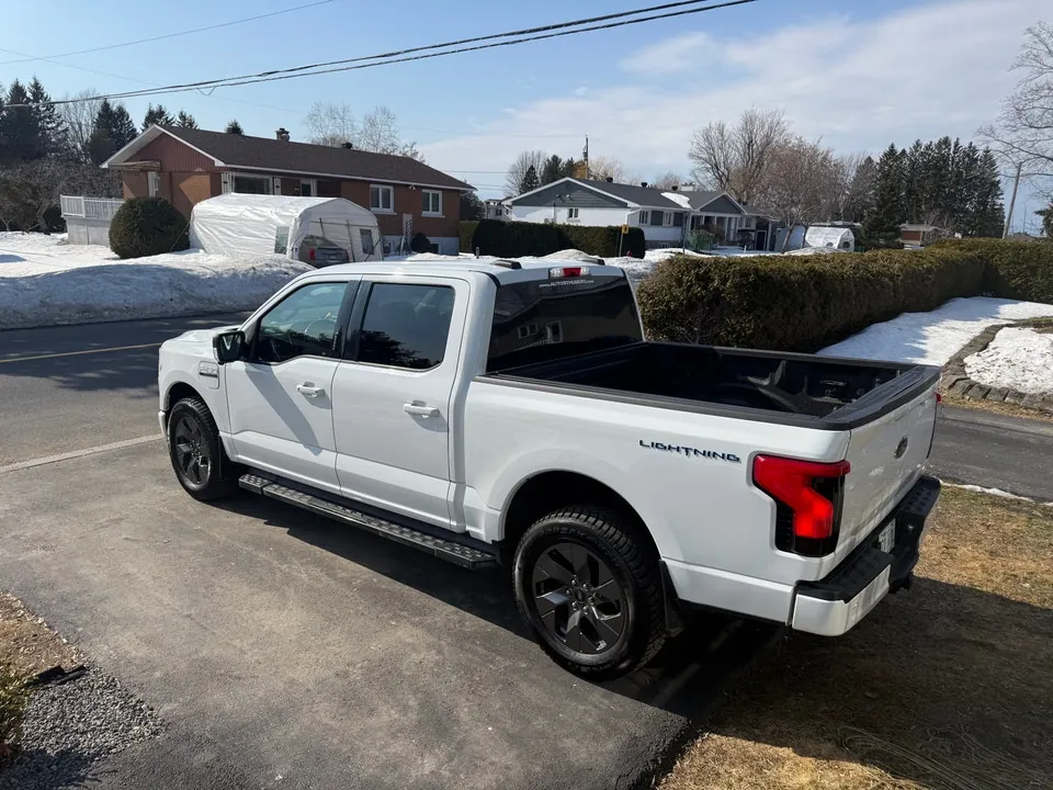 Ford Lightning 2022 photo 3