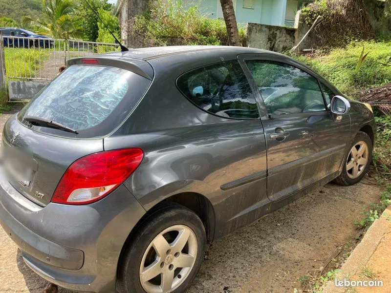 Peugeot 207 2011 photo 2