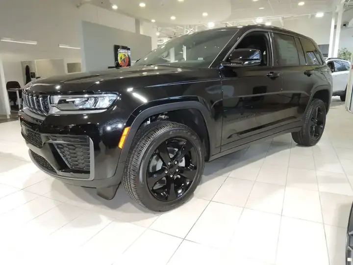 Jeep Grand Cherokee 2026 photo 3