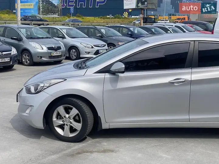 Hyundai Elantra 2013 photo 2
