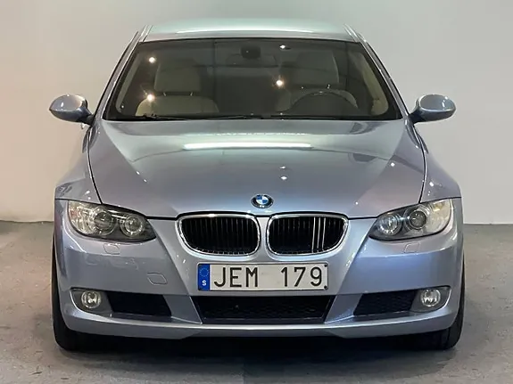 BMW 320 2009 photo 2