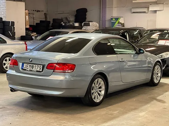 BMW 320 2009 photo 4