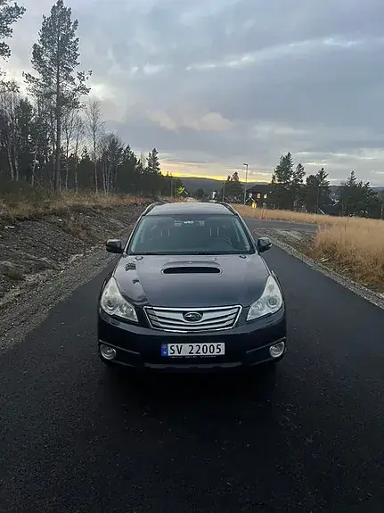 Subaru Outback 2011 photo 2