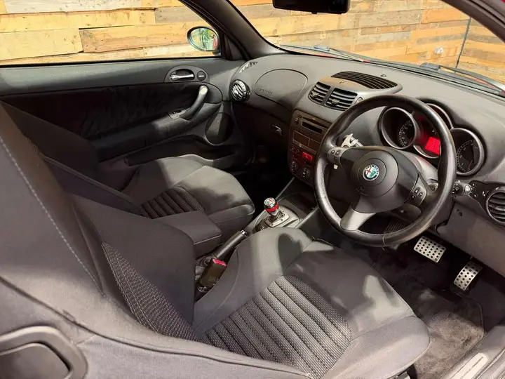 Alfa Romeo 147 2004 photo 3
