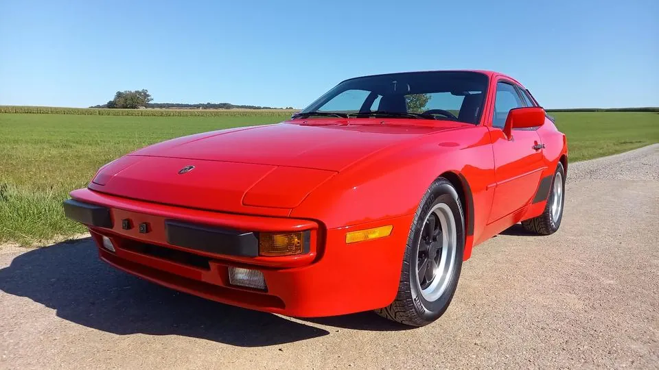 Porsche 944