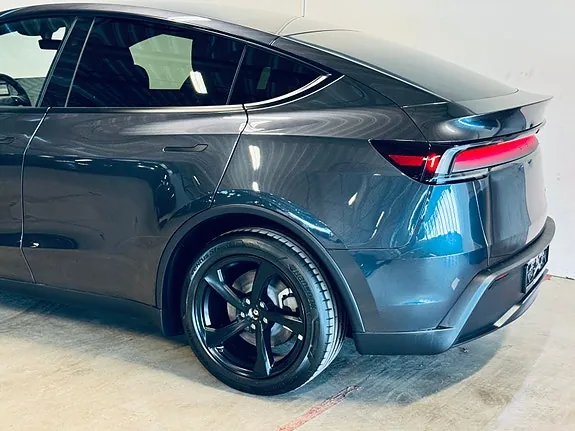 Tesla Model Y 2026 photo 5