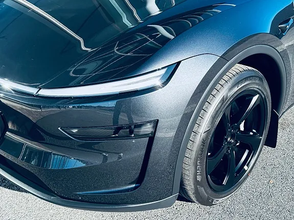 Tesla Model Y 2026 photo 2