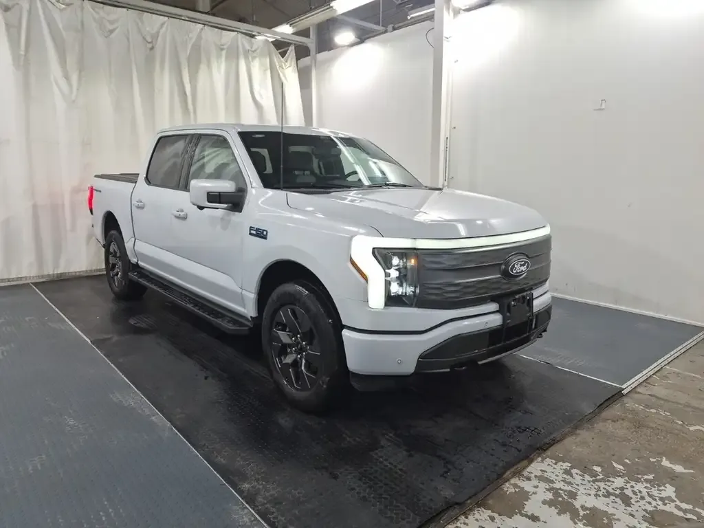 Ford F-150 Lightning 2025 photo 3