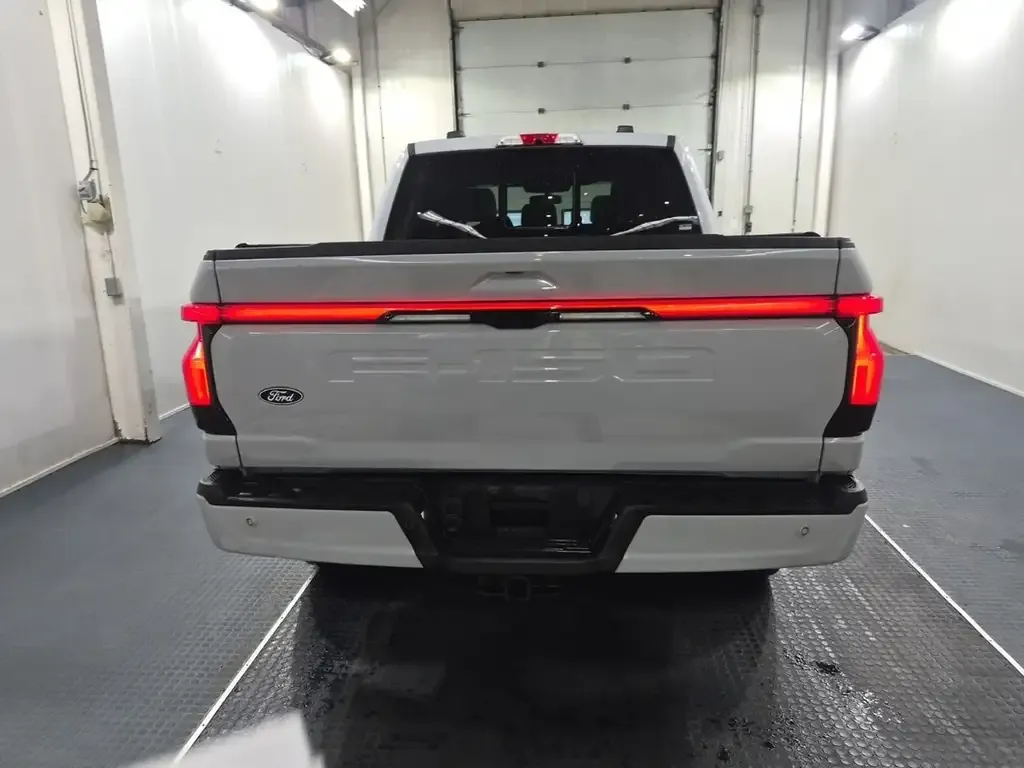 Ford F-150 Lightning 2025 photo 5