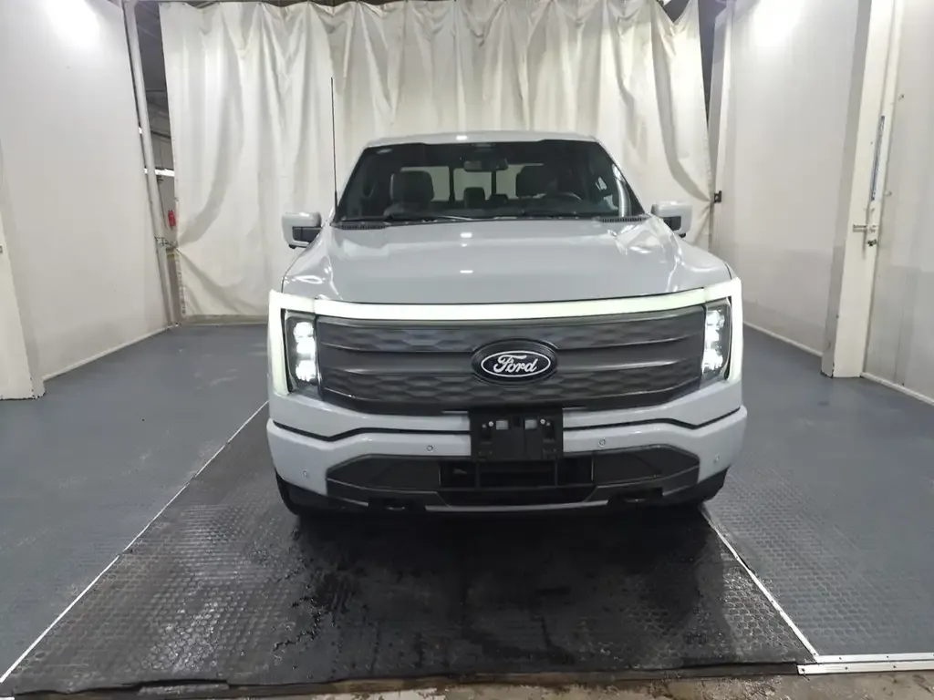 Ford F-150 Lightning 2025 photo 2